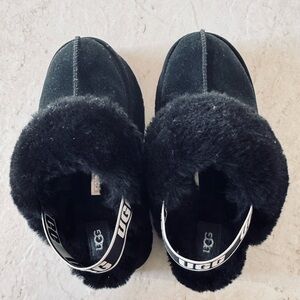UGG Kids' Black Furry Slippers with Logo Strap